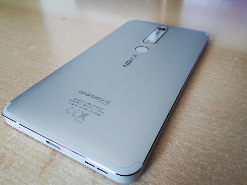 Обзор Nokia 6.1: пара недостатков
