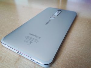 Обзор Nokia 6.1: пара недостатков
