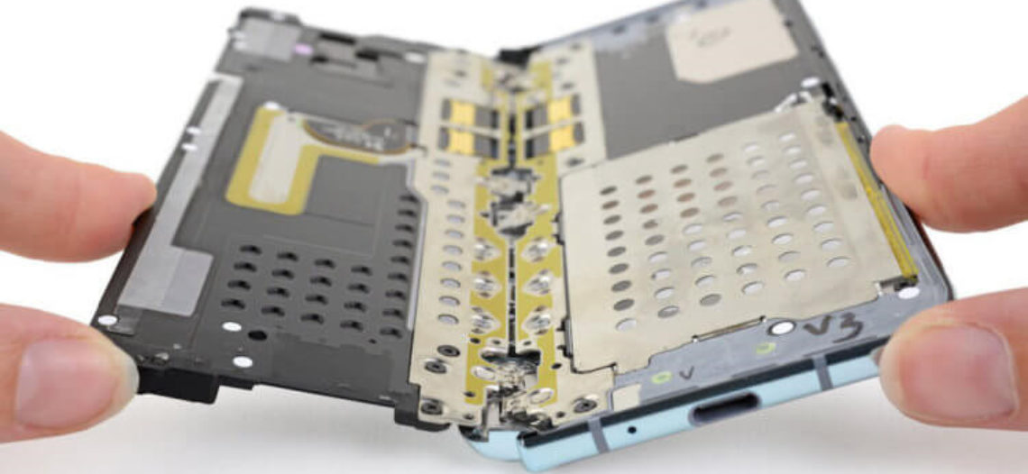 Специалисты iFixit объяснили, почему поломался дисплей Galaxy Fold