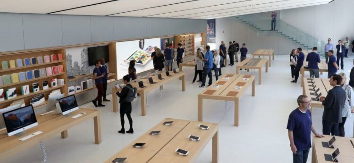 Подозреваемый в ограблении Apple Store потребовал от компании 1 миллиард долларов