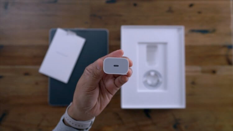iPhone 11 получит мощный блок питания с USB-C. Но кто за это заплатит?