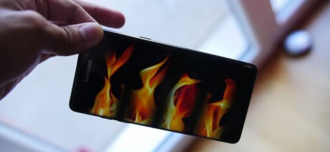 #Фото: Пользователь сообщил о возгорании Galaxy S10 после падения