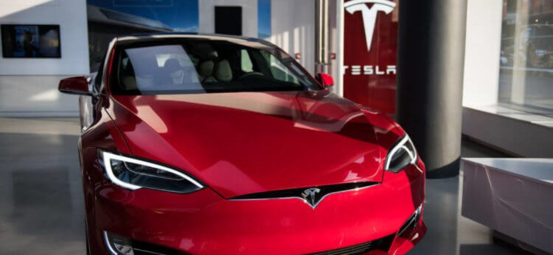 Apple планировала приобрести Tesla