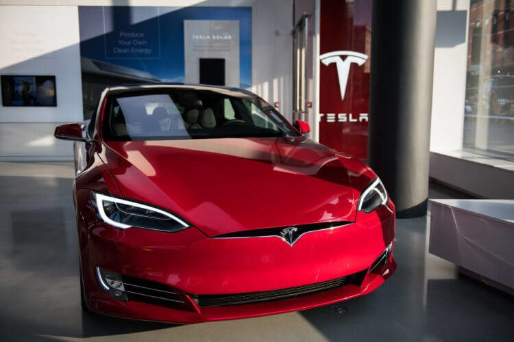 Apple планировала приобрести Tesla