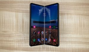 Samsung может выпустить еще два складных смартфона. Таких в продаже еще не было