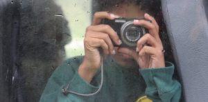 Поколение Z массово скупают фотомыльницы, которые старше их самих. Чем айфон не устраивает?