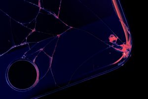 iPhone упал вместе с парашютистом из самолета. Вот что с ним стало
