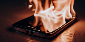 Вот что может случиться, если оставлять Xiaomi заряжаться на ночь. Плюс еще одна фобия