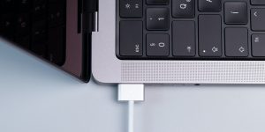 MacBook научились определять попадание жидкости в порты USB-C