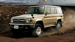 В Россию приехали японские Land Cruiser. Выглядят как старьё, стоят 10 млн рублей