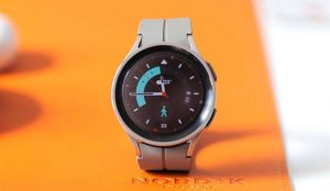 Galaxy Watch 7 заткнут за пояс Apple Watch по двум параметрам