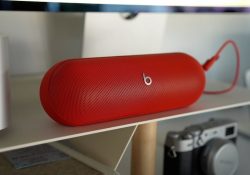 Apple представила новую колонку Beats Pill. Она стильная, компактная, и ценник умеренный