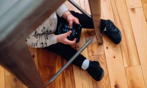 Ученые: нельзя давать детям смартфон для успокоения, потому что они должны страдать