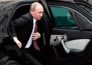 Владимир Путин разрешил жестко наказывать любителей автомобильных гаджетов