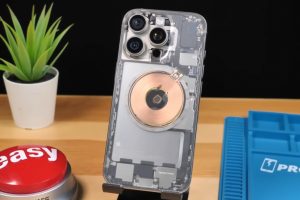 Умельцы собрали прозрачный iPhone 16 Pro, и он выглядит просто потрясно