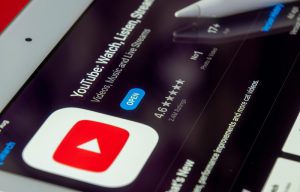 Google устранила баг, замедлявший YouTube: что изменилось для пользователей