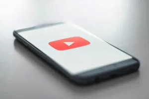 YouTube на телевизорах: рекордный рост рекламной выручки и новые тенденции