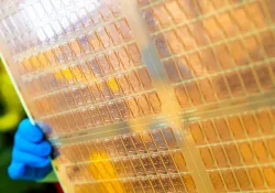 Ведущий эксперт Intel по стеклянным подложкам переходит в Samsung: что это значит для отрасли?