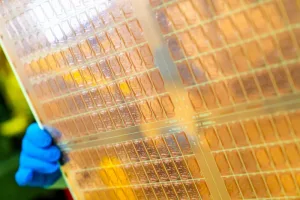 Ведущий эксперт Intel по стеклянным подложкам переходит в Samsung: что это значит для отрасли?