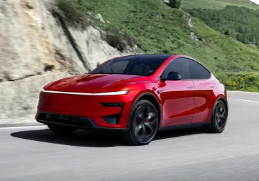Новый Tesla Model Y Performance: Дебют в Европе и вызовы для компании