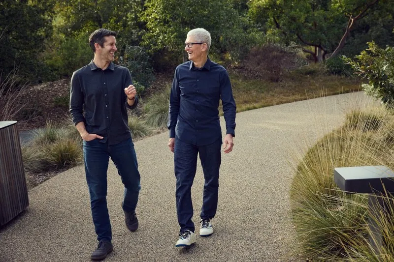 Тим Кук покидает пост генерального директора Apple: Джон Тернус вступает в должность
