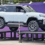 Китайские автомобили с инновационной подвеской: замена колеса без домкрата
